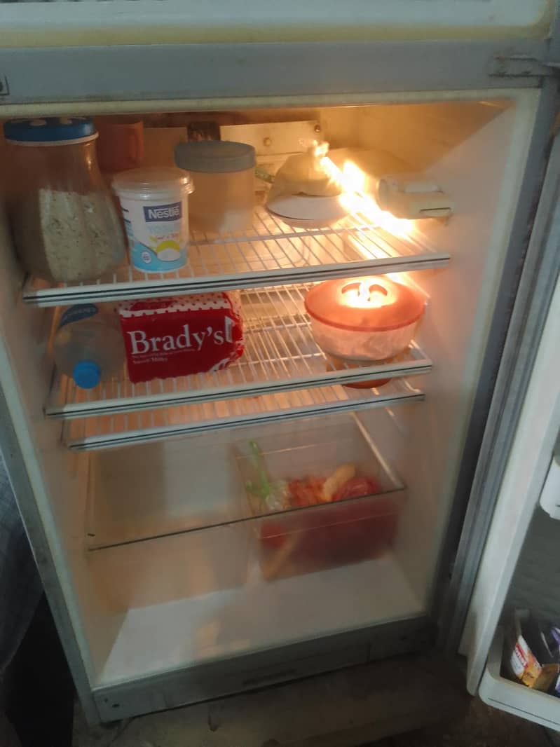 Good condition Fridge 2