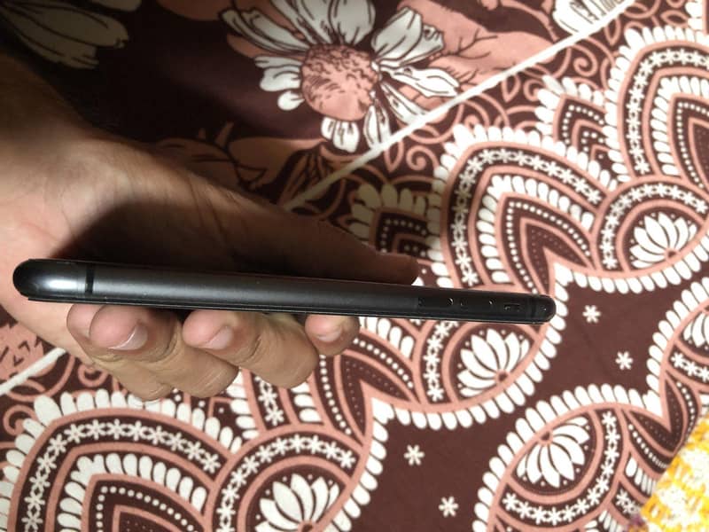 Apple iPhone 11 7