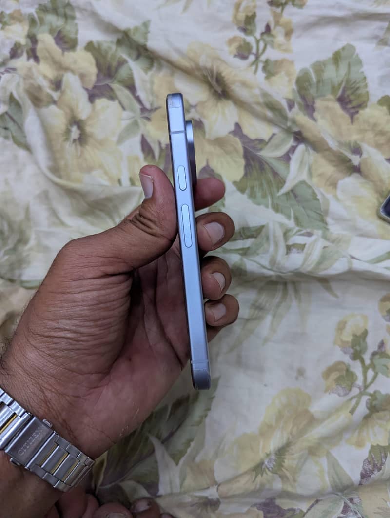 Google Pixel 10 4