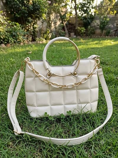 Stylish White Quilted Handbag / Shoulder Bag