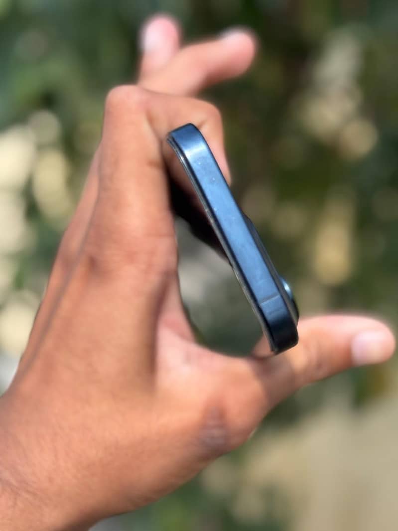 Apple iPhone 15 Pro 2