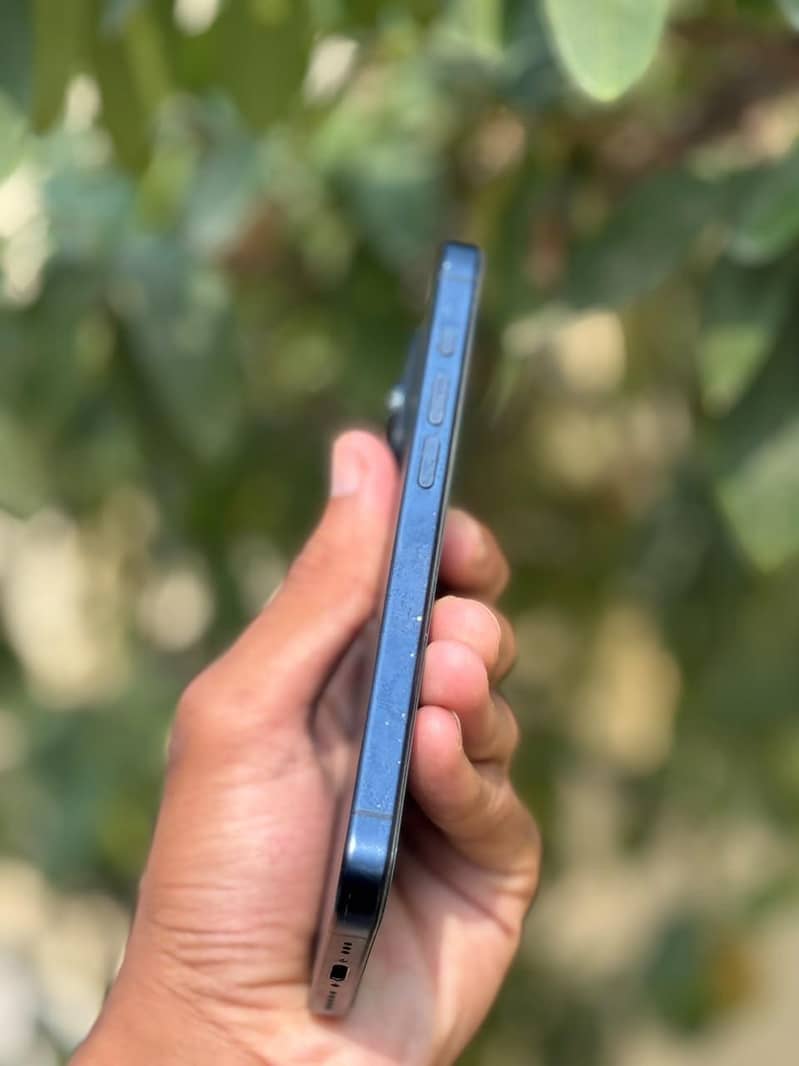 Apple iPhone 15 Pro 3