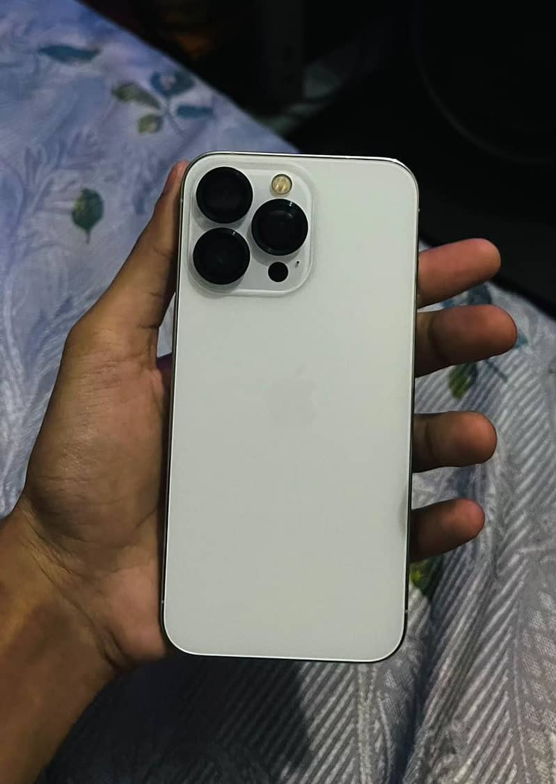 Apple iPhone 13 Pro 1