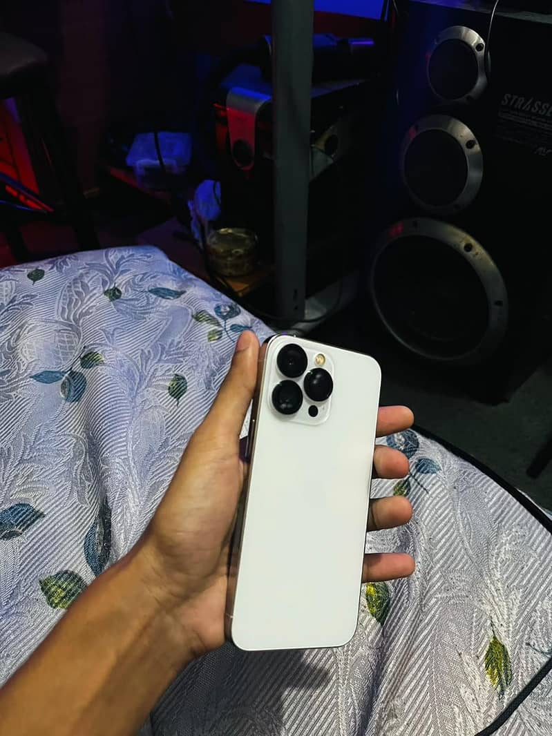 Apple iPhone 13 Pro 4