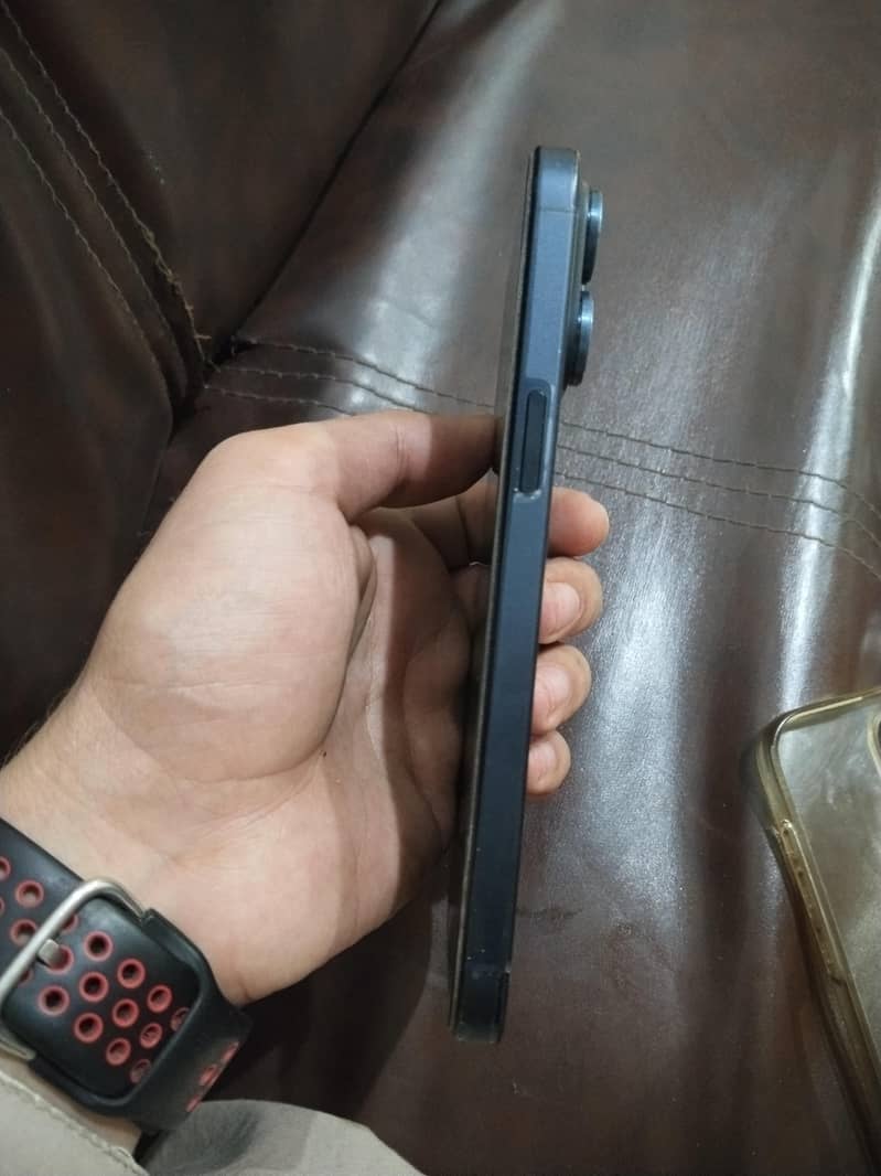 Apple iPhone 15 Pro Max 1