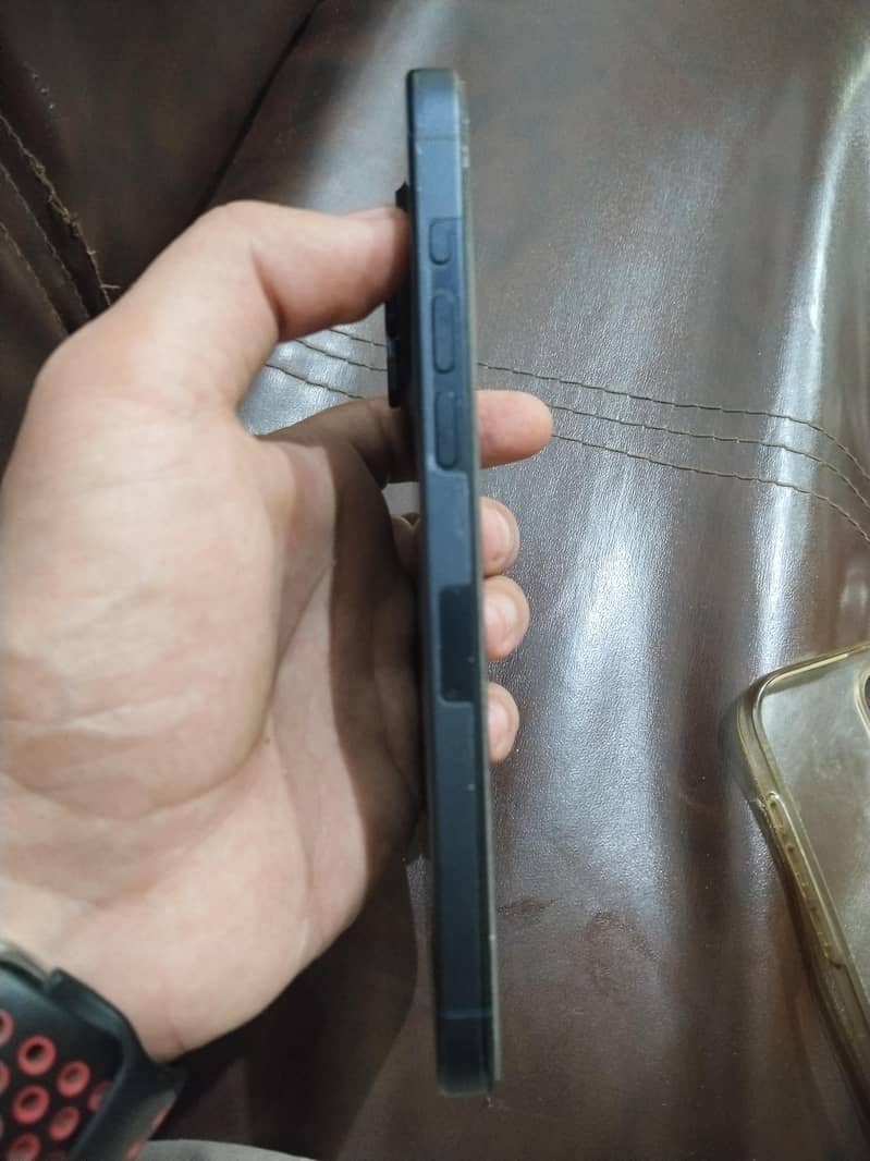 Apple iPhone 15 Pro Max 2