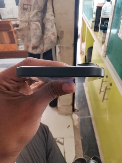 Apple iPhone 16
