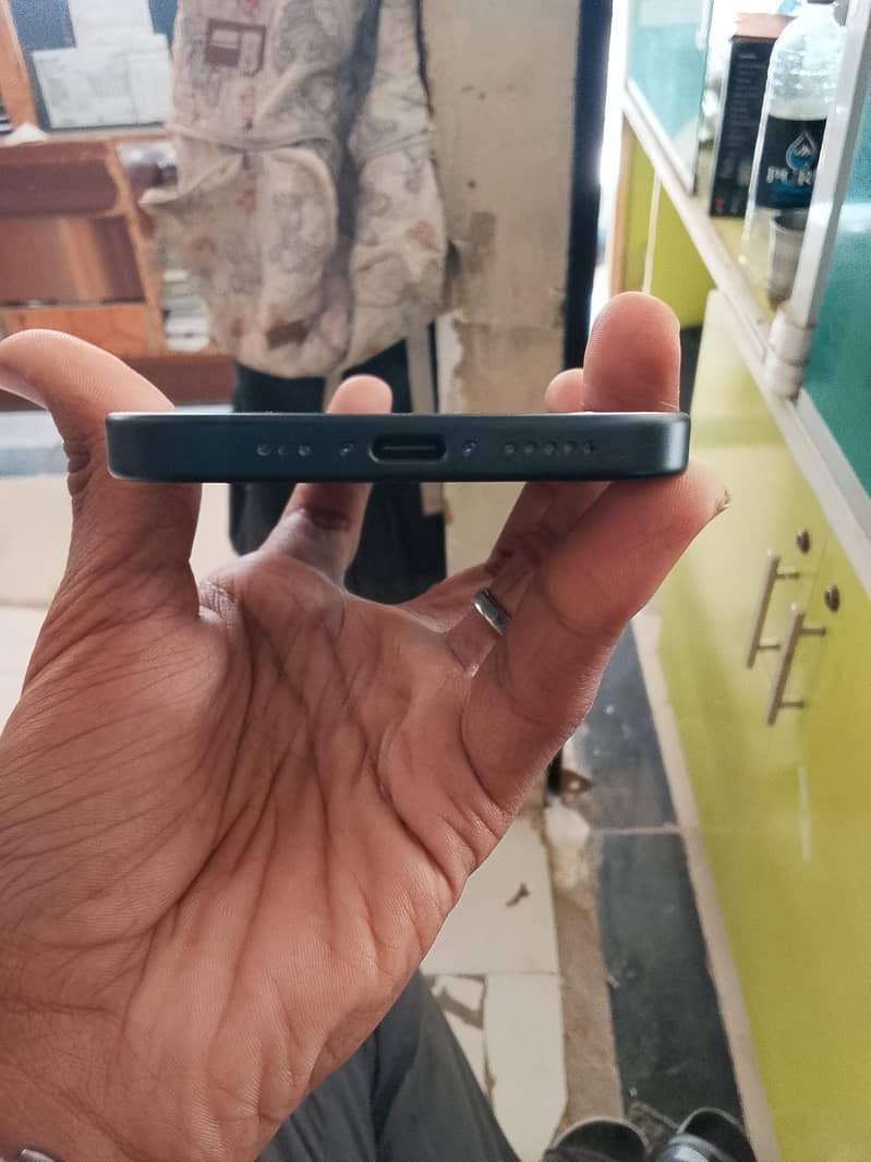 Apple iPhone 16 1