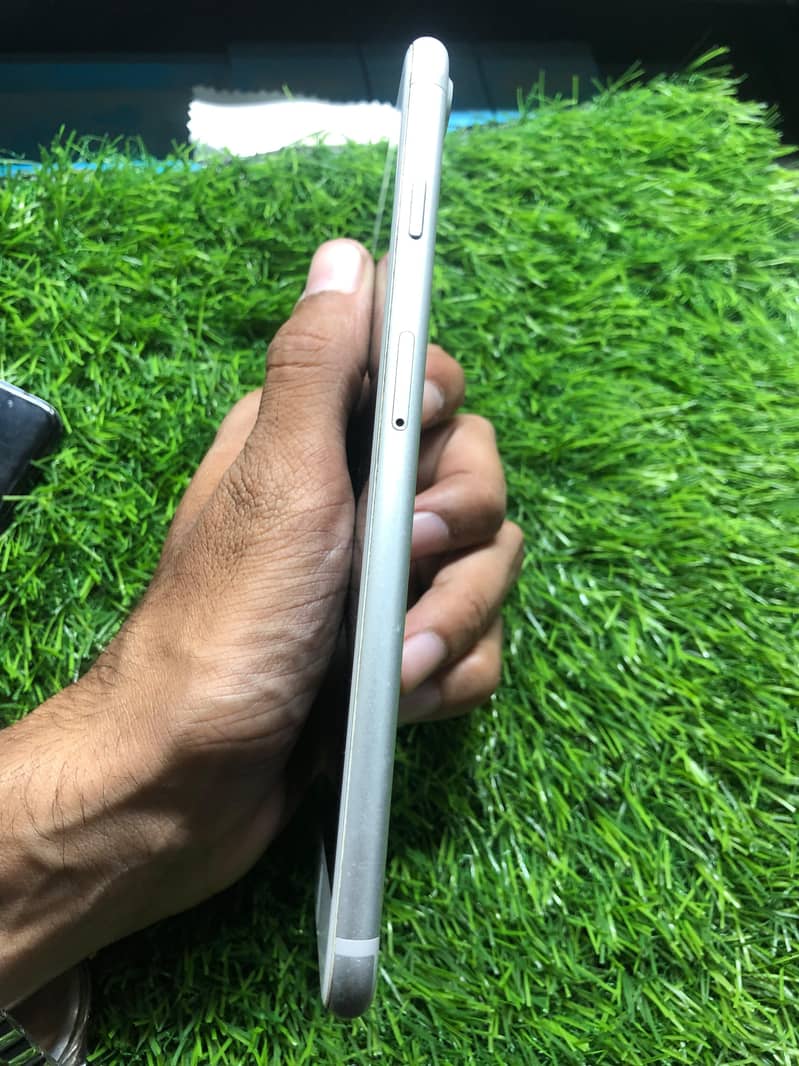 Apple iPhone 7 Plus 2