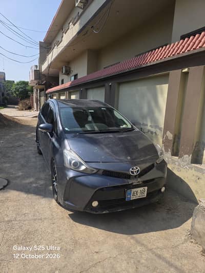Toyota Prius Alpha 2013