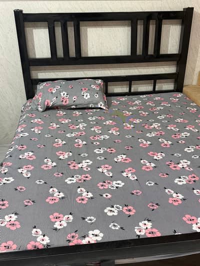 Premium Iron Queen Size Bed with Mattress – Excellent Condition