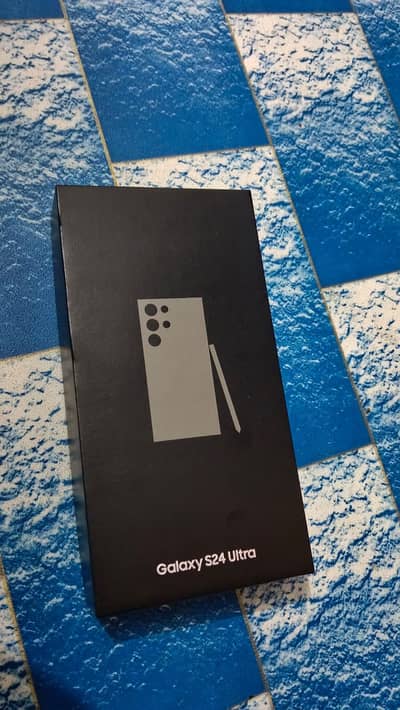 Samsung Mobile S24 Ultra Non PTA with orginal box and charger