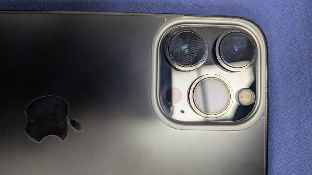 Apple iPhone 13 Pro Max 2