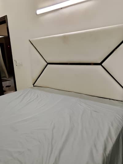 brand new bed one month used only