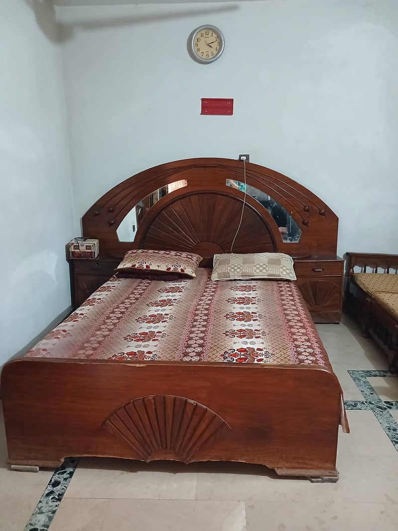 king size bed 0