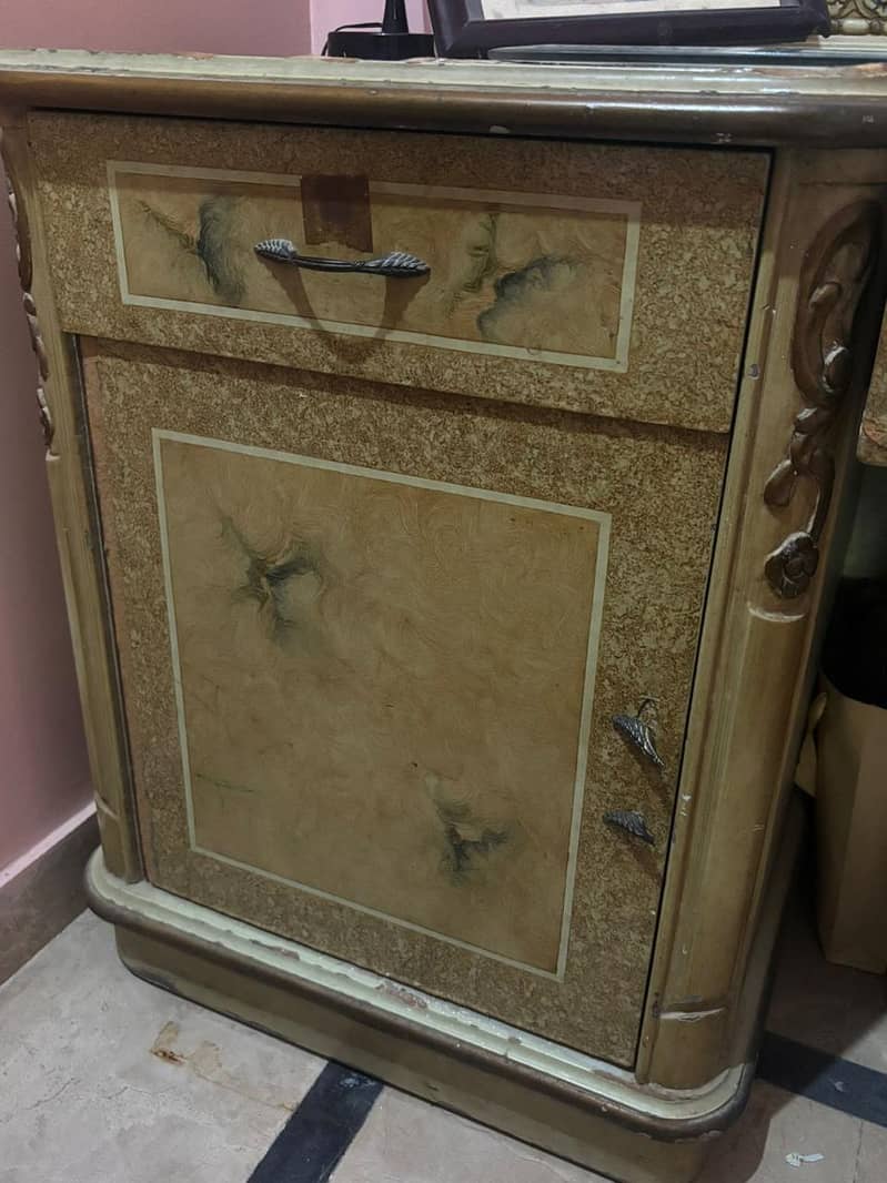 Dressing Table with Large Mirror  Good Condition 3