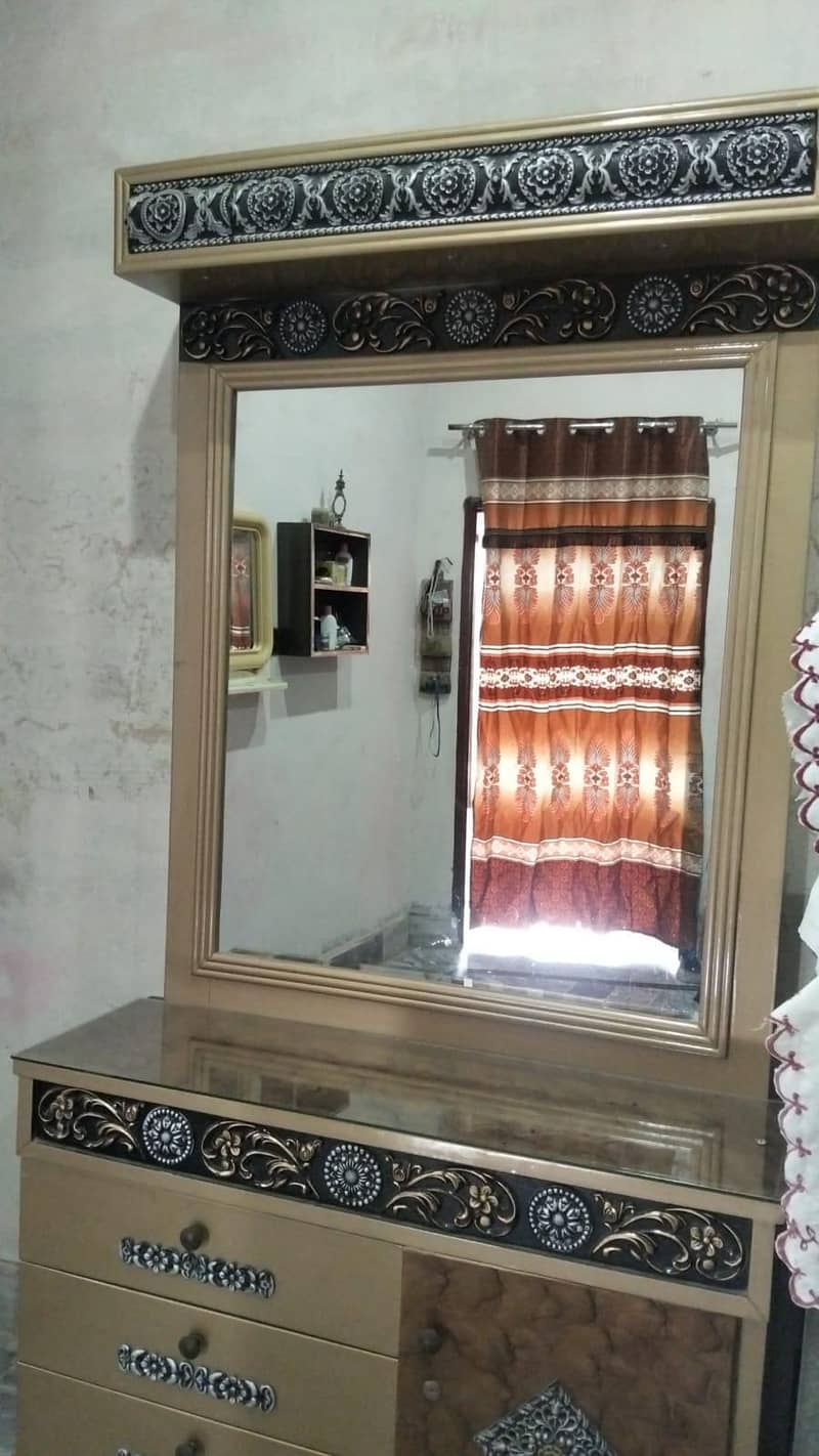 Dressing Table 0