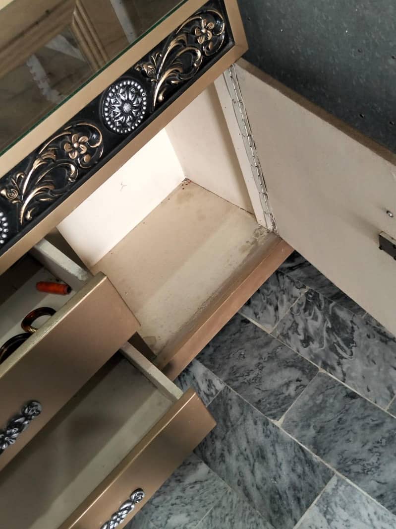 Dressing Table 1