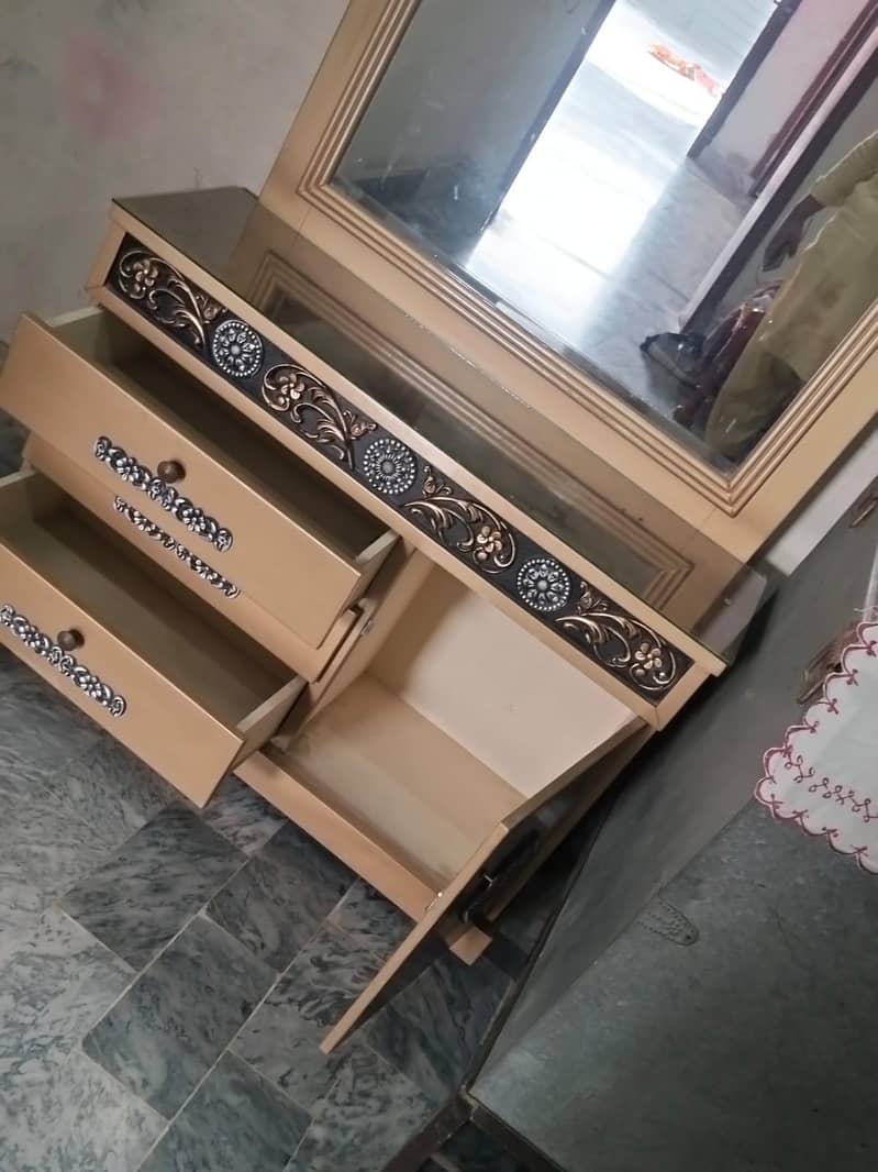 Dressing Table 3