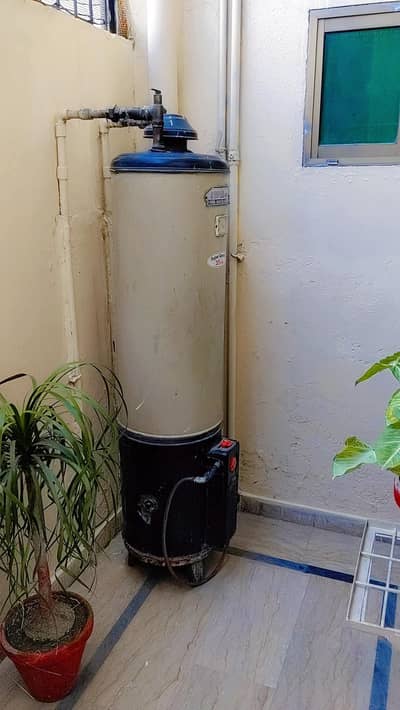 Super General 35 Gallon Gas Geyser – Excellent Working Condition