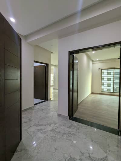 12 MARLA 4 BEDROOM NEW APARTMENT AVAILABLE FOR SALE