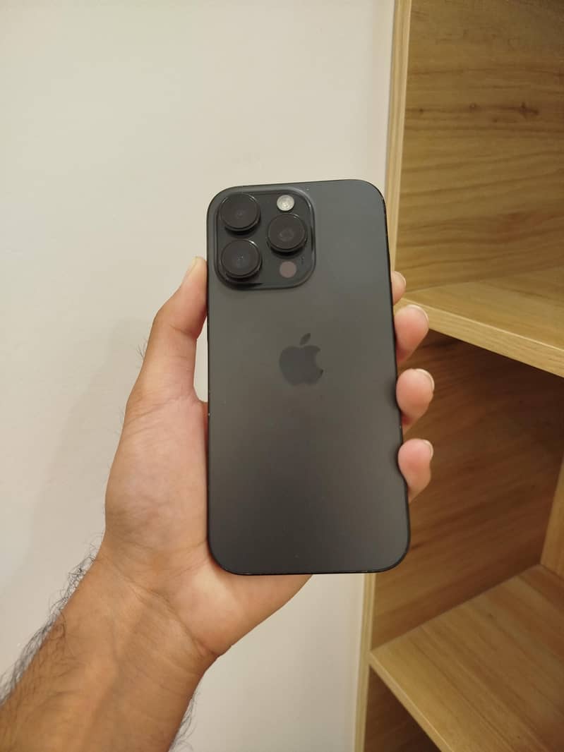 Apple iPhone 16 Pro 0