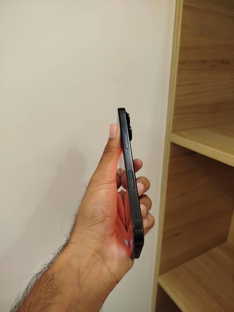 Apple iPhone 16 Pro 4