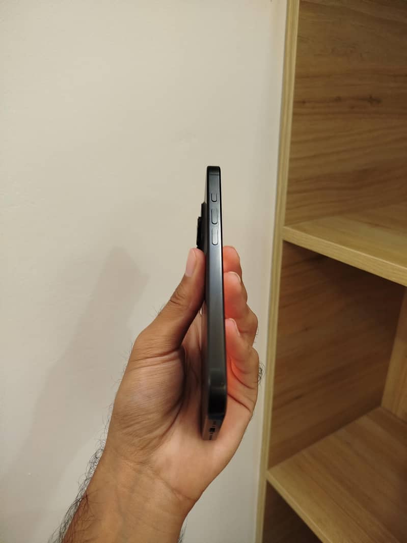 Apple iPhone 16 Pro 6