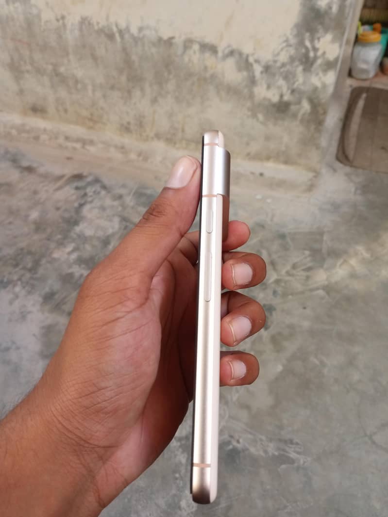 Google Pixel 8 4