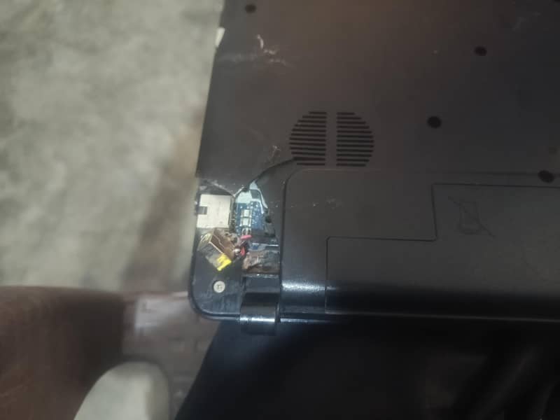 laptop second hand condition normal using 2