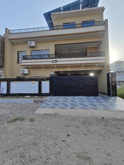 Beautiful Location 10 Marla Brand New House For Sale In E-18.