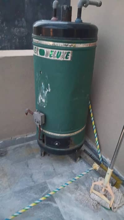 100-Liter Geyser for Sale – Fully Functional – Rs. 28,000