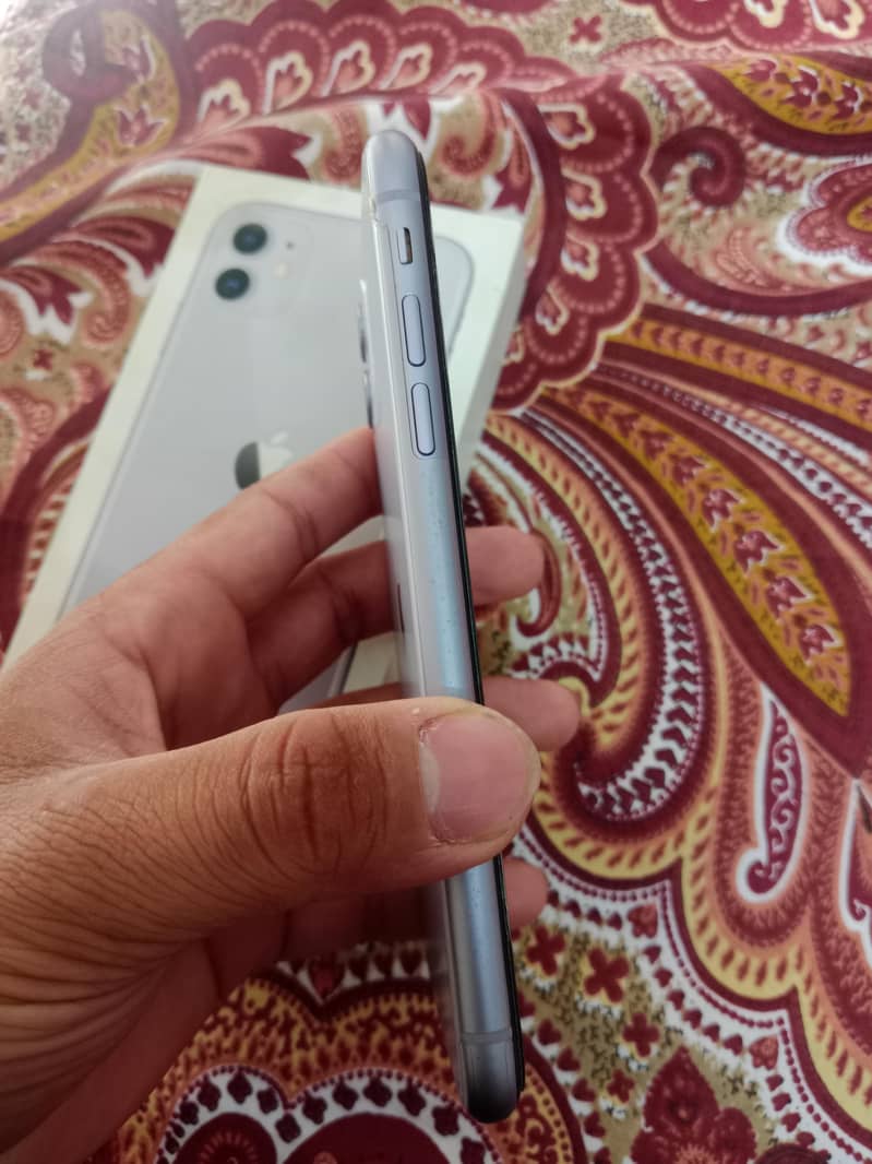 IPHONE 11 3