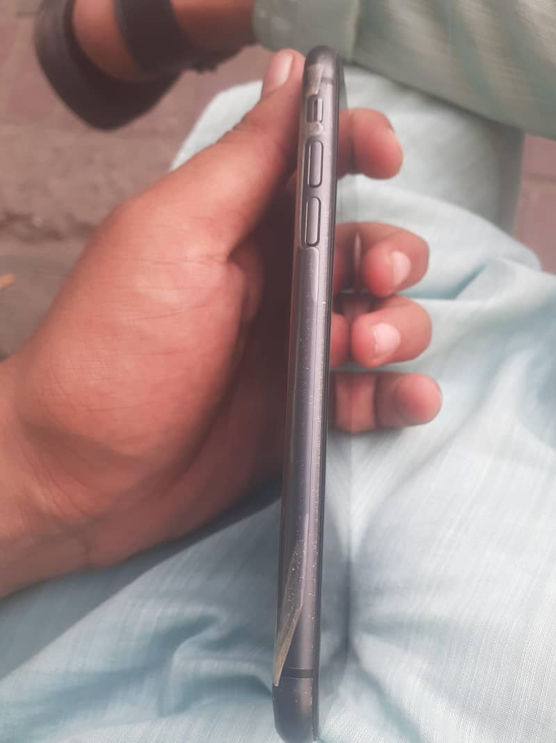 Apple iPhone 11 3