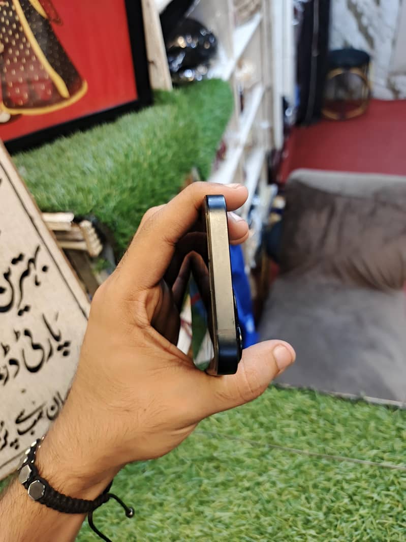 Apple iPhone 13 4