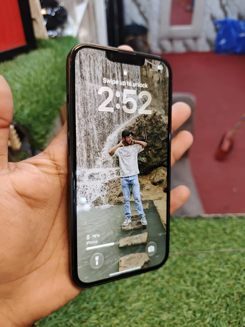 Apple iPhone 13 5