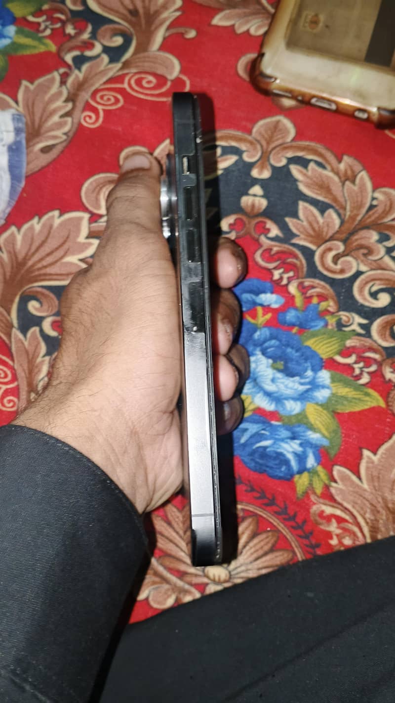 Apple iPhone 13 Pro Max 1