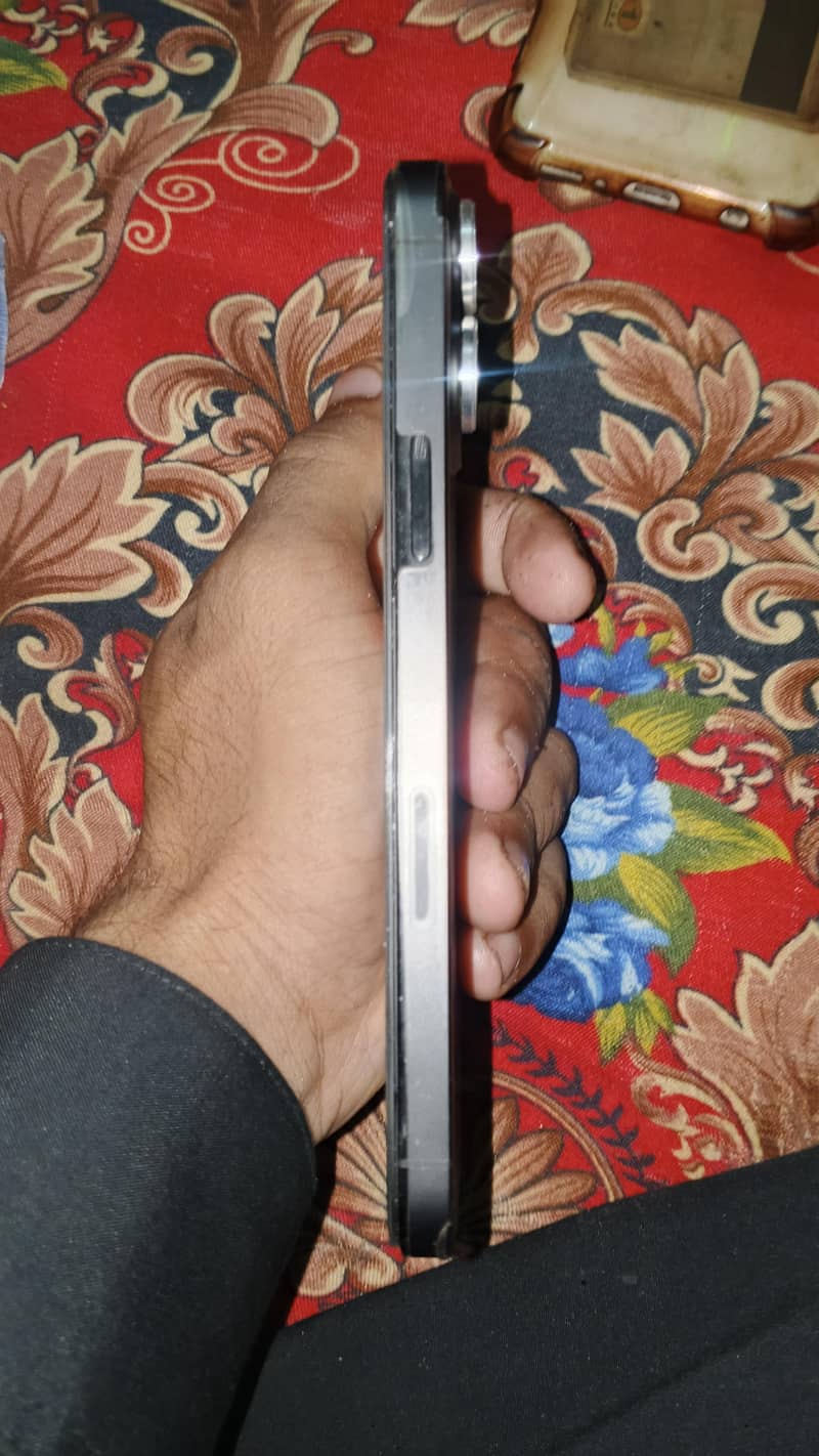 Apple iPhone 13 Pro Max 2
