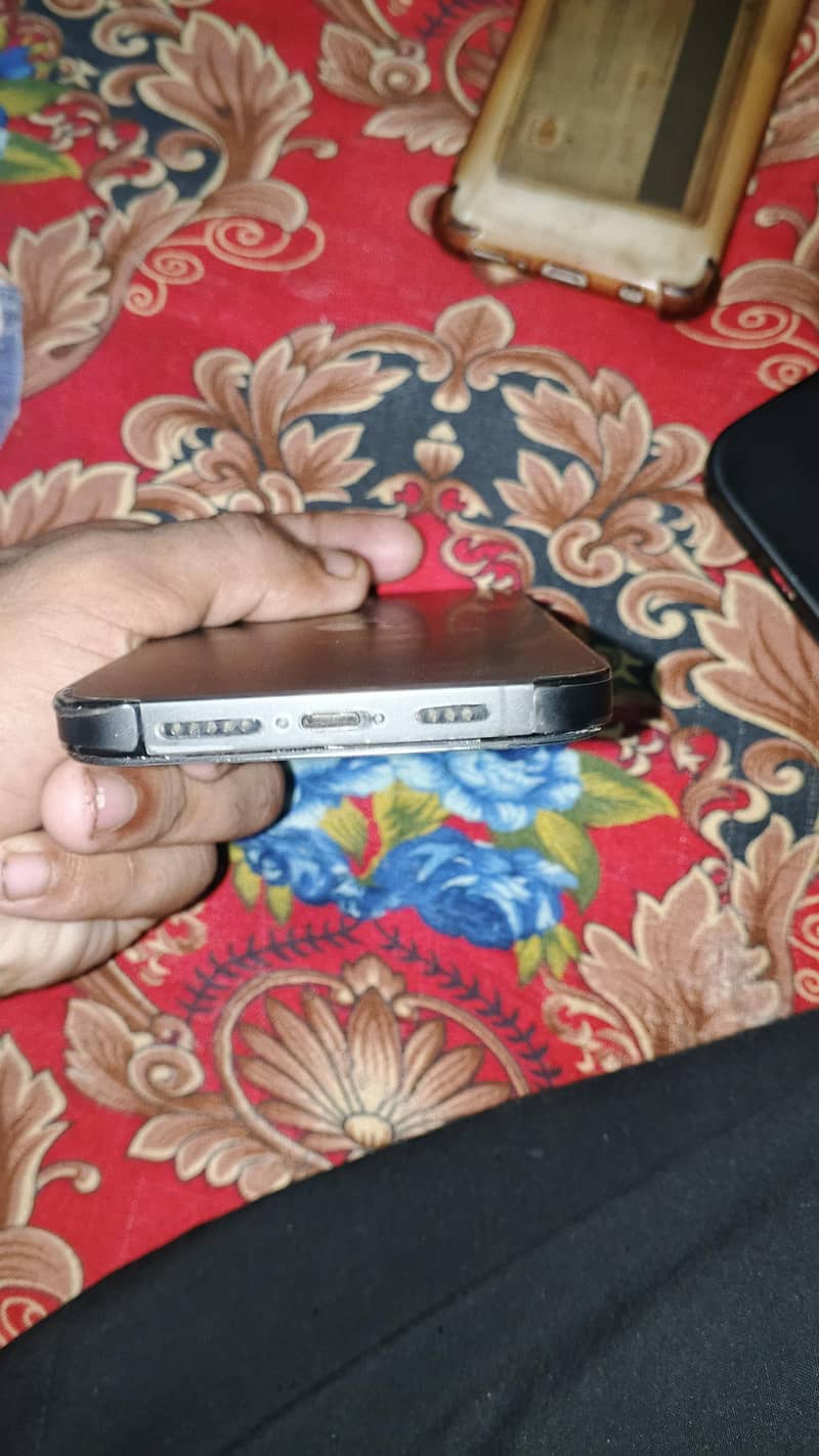 Apple iPhone 13 Pro Max 4