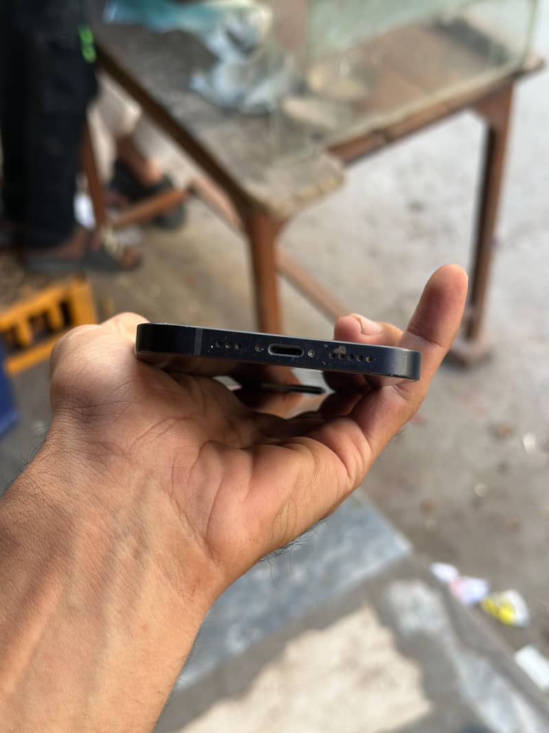 Apple iPhone 12 2