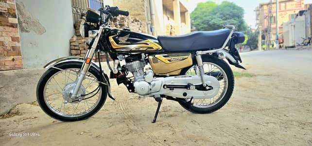 Honda CG I25 Gold Edition Self start 2026 (Black) Model