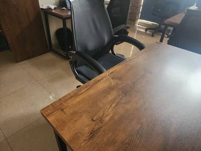 Boss chair and Table