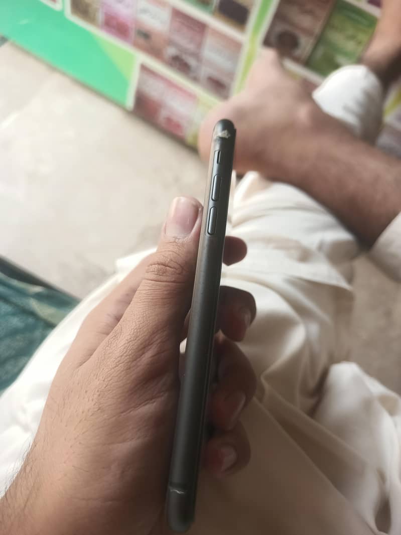Apple iPhone 11 3