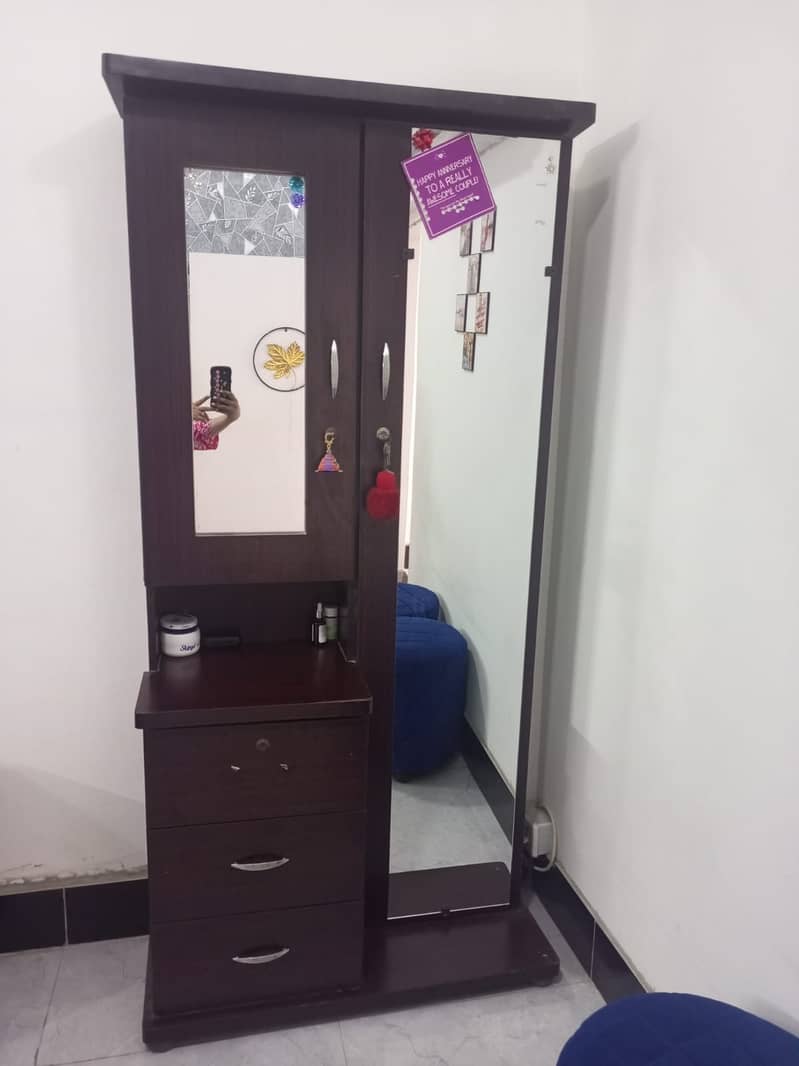 Bed Room Set 3 Items 1