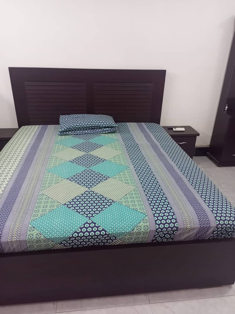 Bed Room Set 3 Items 8