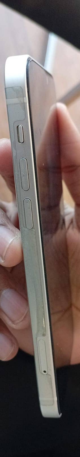 Apple iPhone 12 4