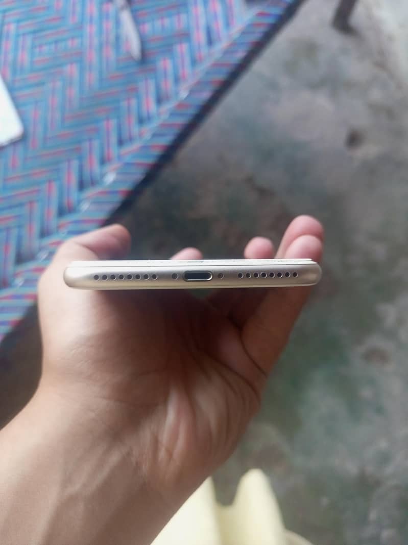 Apple iPhone 7 Plus 3
