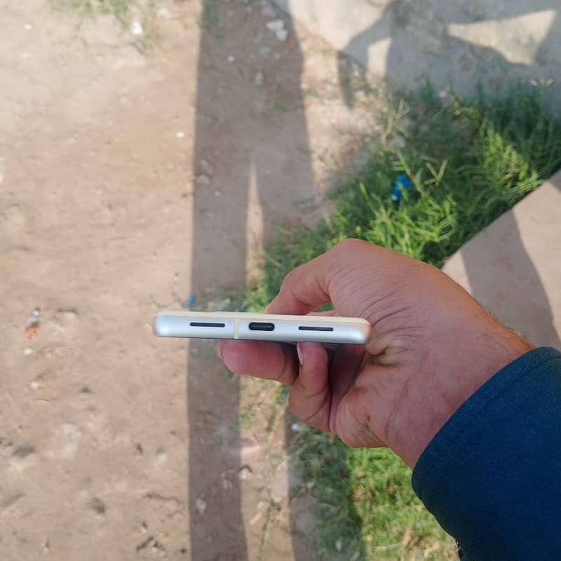 Google Pixel 7 4
