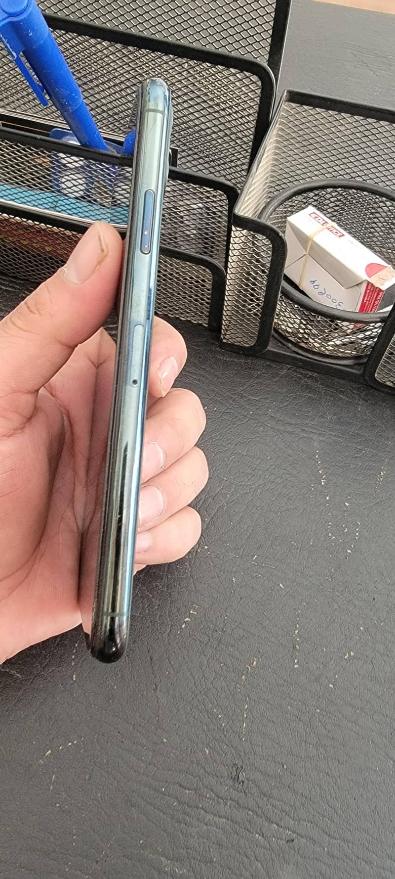 Apple iPhone 11 Pro Max 4