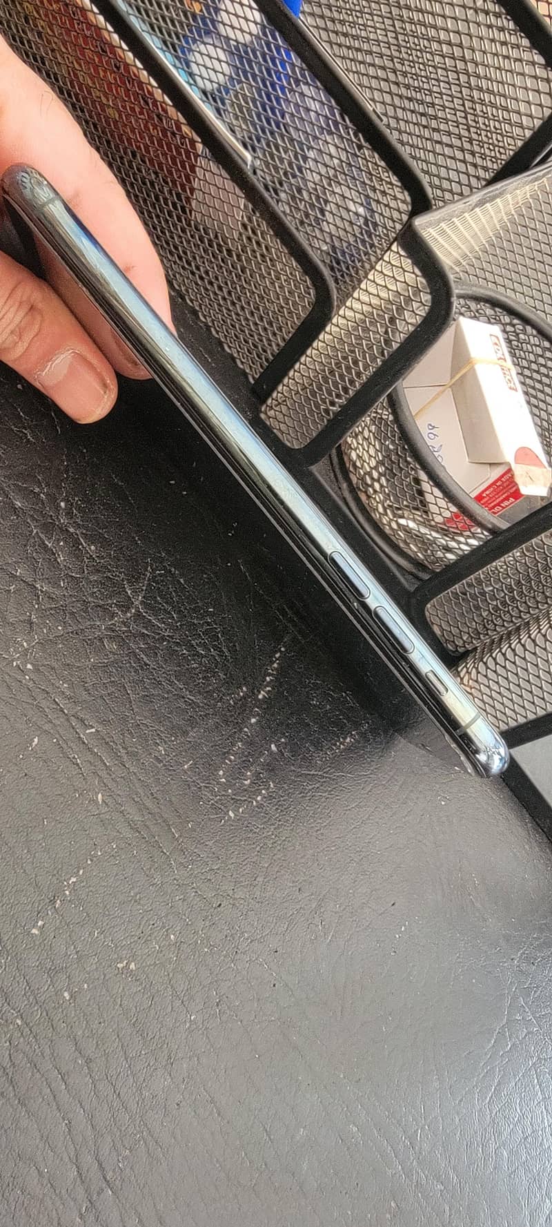 Apple iPhone 11 Pro Max 7